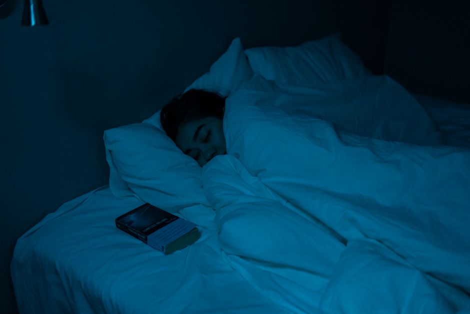10 hábitos noturnos que melhoram sua qualidade de sono e aumentam sua disposição