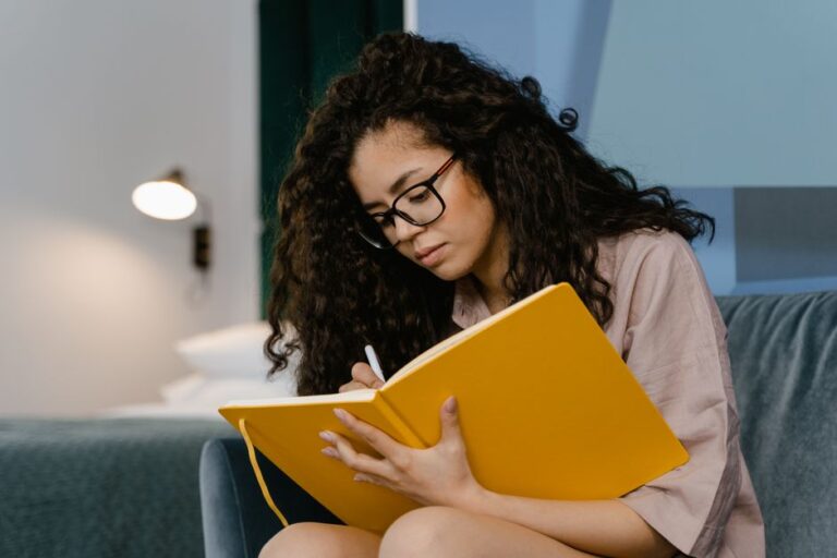 Como a prática de journaling pode melhorar sua saúde emocional e mental no dia a dia
