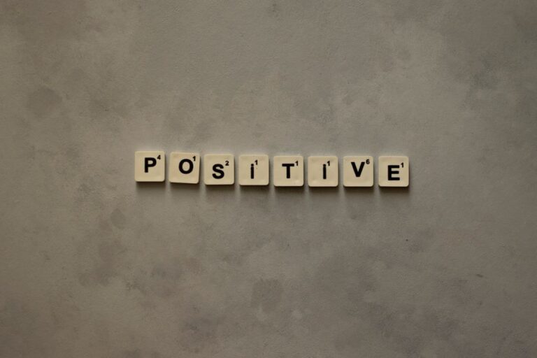 Como cultivar uma mentalidade positiva para transformar seu dia a dia: 7 práticas eficazes
