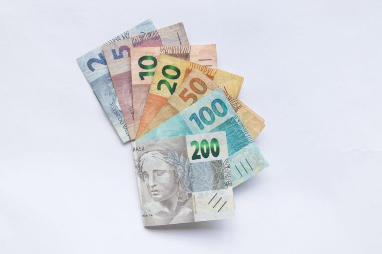 5 Estratégias práticas para aumentar sua renda sem sair de casa