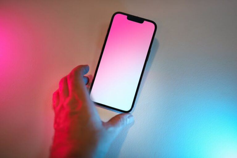 Como identificar e remover aplicativos espiões do seu celular: sinais, ferramentas e passo a passo