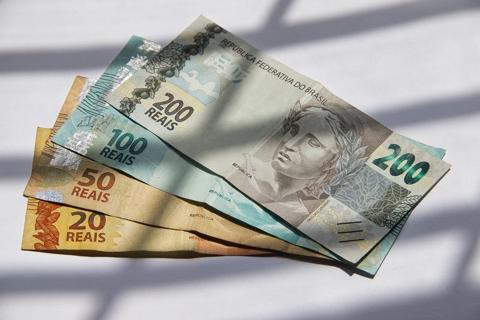 Como montar um orçamento 50-30-20 para freelancers com renda variável: passo a passo, planilha e exemplos reais